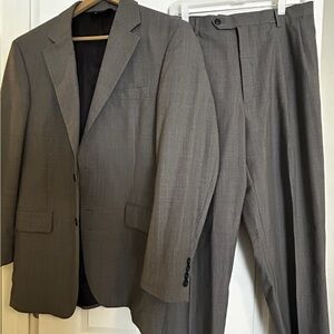 Jos. A. Bank Men’s Wool Suit – Jacket 38R, Pants 32R